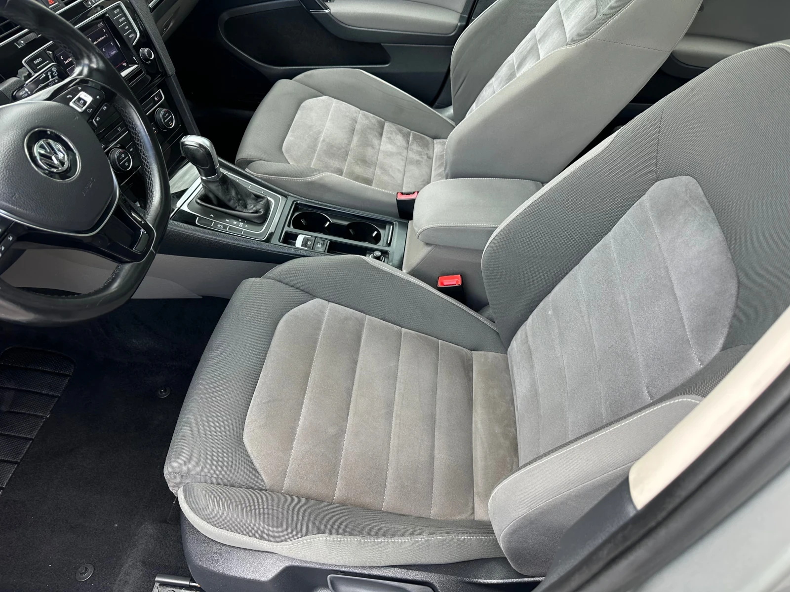 VW Golf 2.0TDI 150ks, снимка 13 - Автомобили и джипове - 55729572