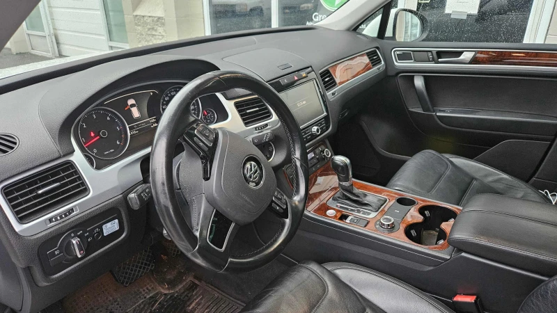 VW Touareg TDI* PANO* ПОДГРЕВ* KEYLESS* , снимка 7 - Автомобили и джипове - 53480324