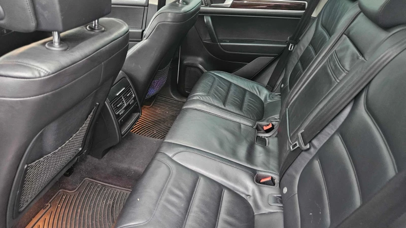VW Touareg TDI* PANO* ПОДГРЕВ* KEYLESS* , снимка 11 - Автомобили и джипове - 53480324