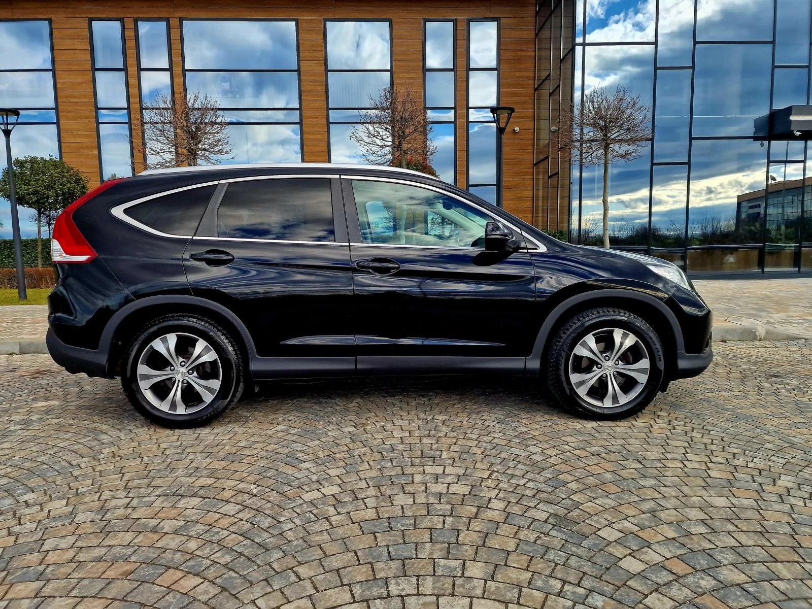 Honda Cr-v 2.0 EXCLUSIVE-NAVI-KAMERA-PODGREV-PANORAMA!!!FULL - изображение 4