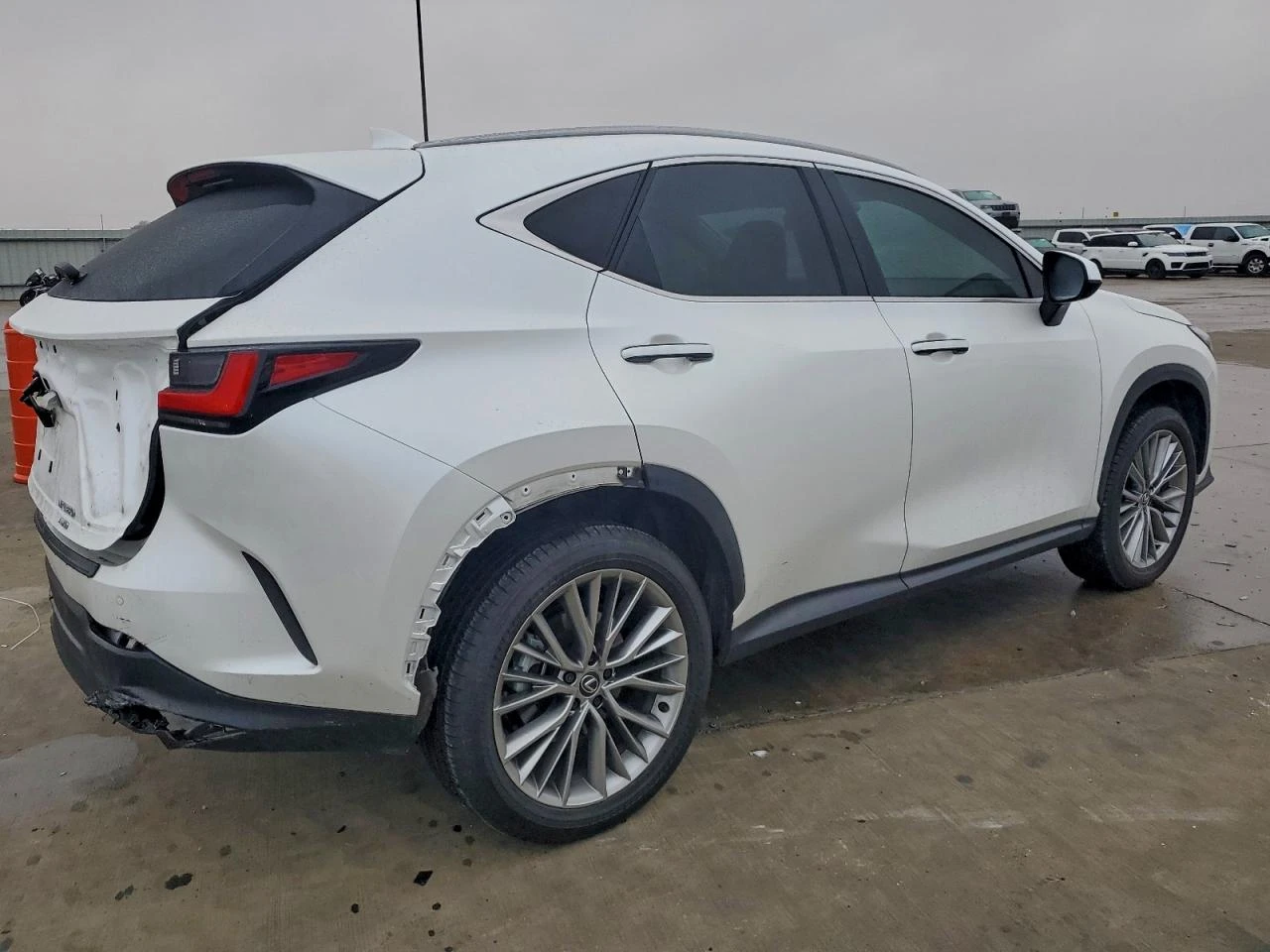 Lexus NX PREMIUM* КАМЕРА* ПОДГРЕВ* ОБДУХВАНЕ* ШИБИДАХ - изображение 6