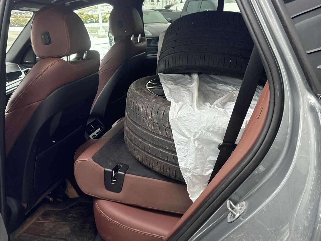 BMW X5 XDRIVE40I * SHADOW PACK* ДИСТРОНИК* 360* HEAD UP* , снимка 14 - Автомобили и джипове - 53964031