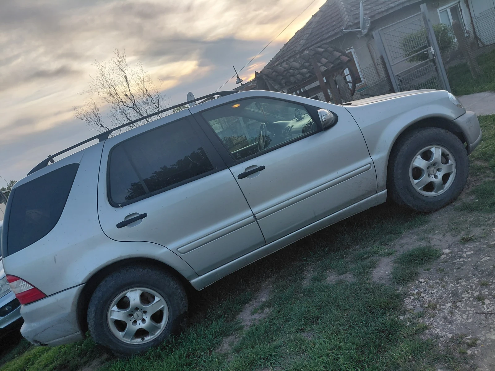 Mercedes-Benz ML 270, снимка 3 - Автомобили и джипове - 54597025