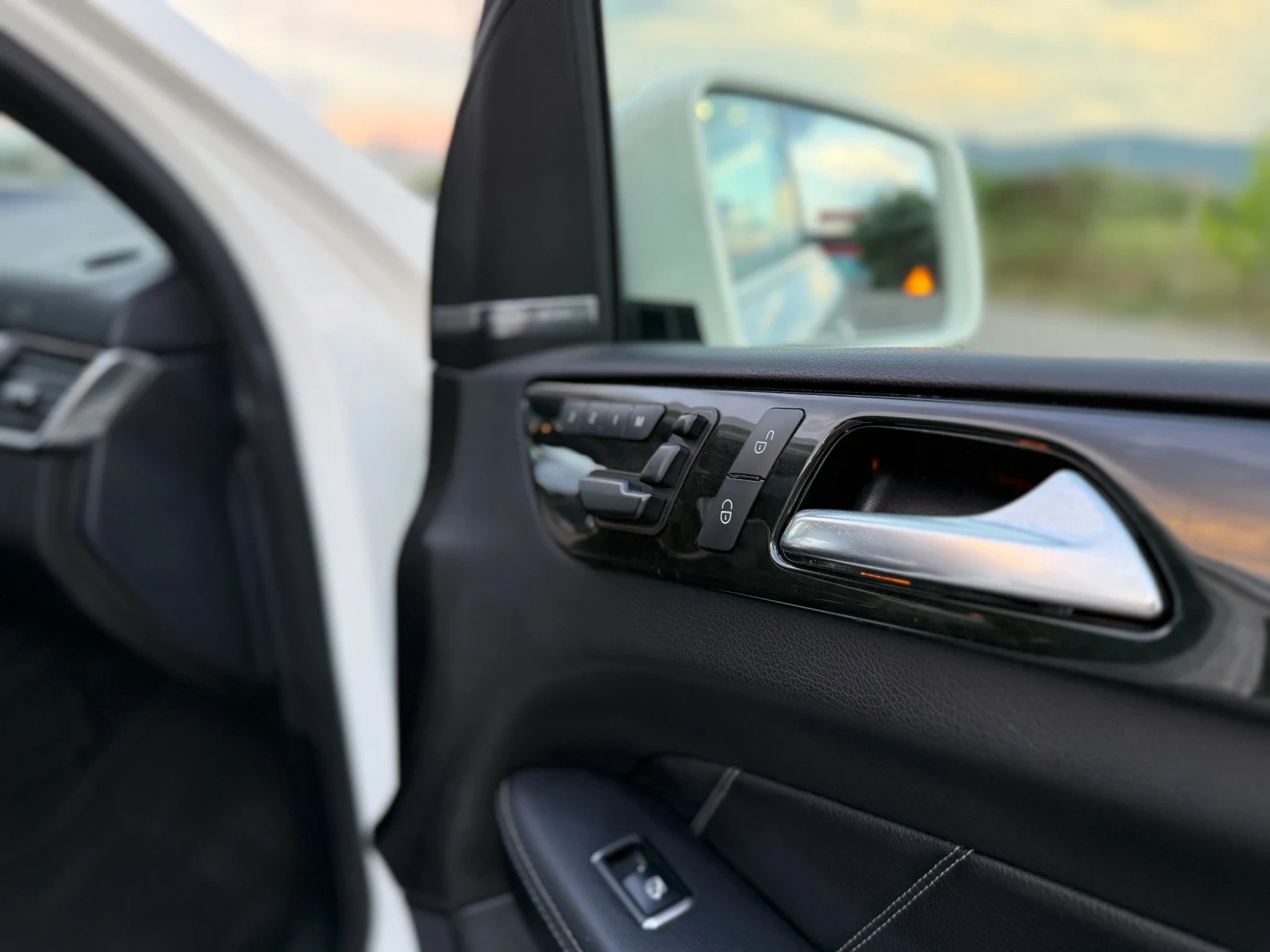 Mercedes-Benz GL 350 AMG/PANORAMA/DISTRONIK/360/KEYLESS/SOFT CLOSE, снимка 14 - Автомобили и джипове - 54945668