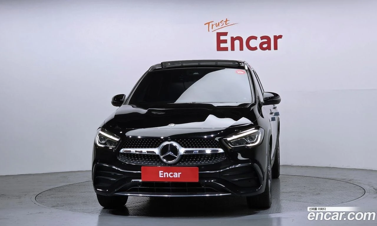 Mercedes-Benz GLA 250 * Подгрев* Панорама* Камера* М.Точка* , снимка 4 - Автомобили и джипове - 56062260