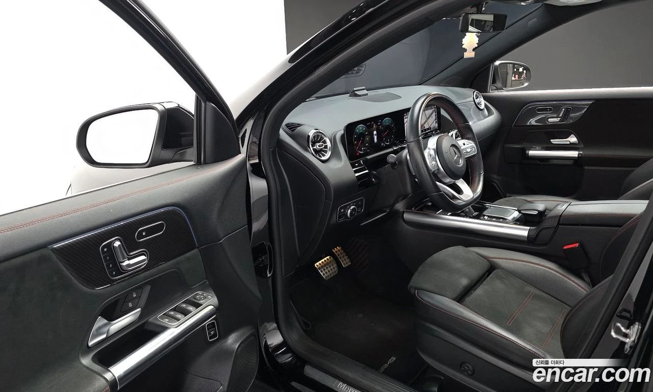 Mercedes-Benz GLA 250 * Подгрев* Панорама* Камера* М.Точка* , снимка 10 - Автомобили и джипове - 56062260