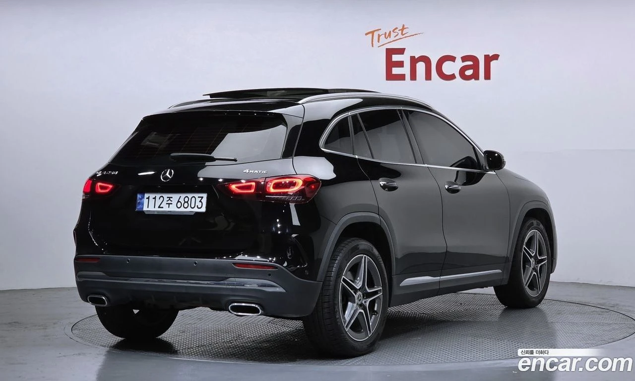 Mercedes-Benz GLA 250 * Подгрев* Панорама* Камера* М.Точка* , снимка 3 - Автомобили и джипове - 56062260