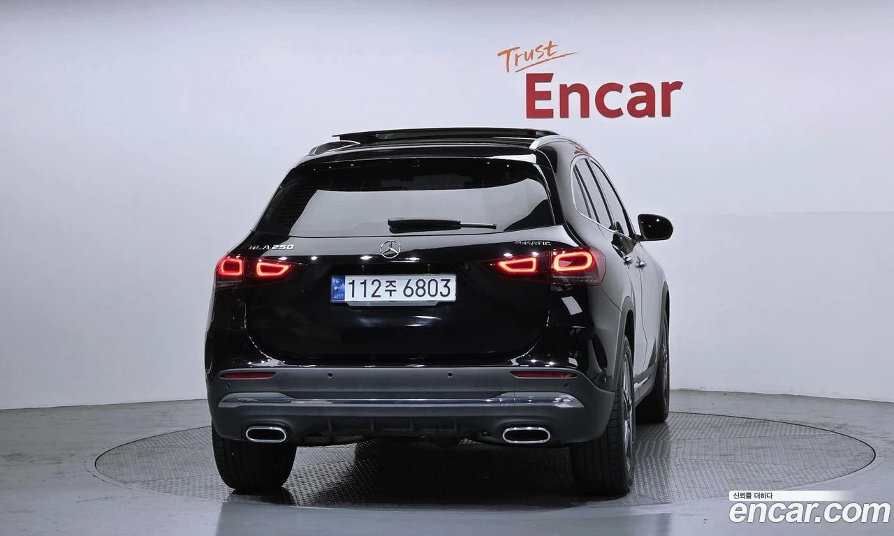 Mercedes-Benz GLA 250 * Подгрев* Панорама* Камера* М.Точка* , снимка 5 - Автомобили и джипове - 56062260
