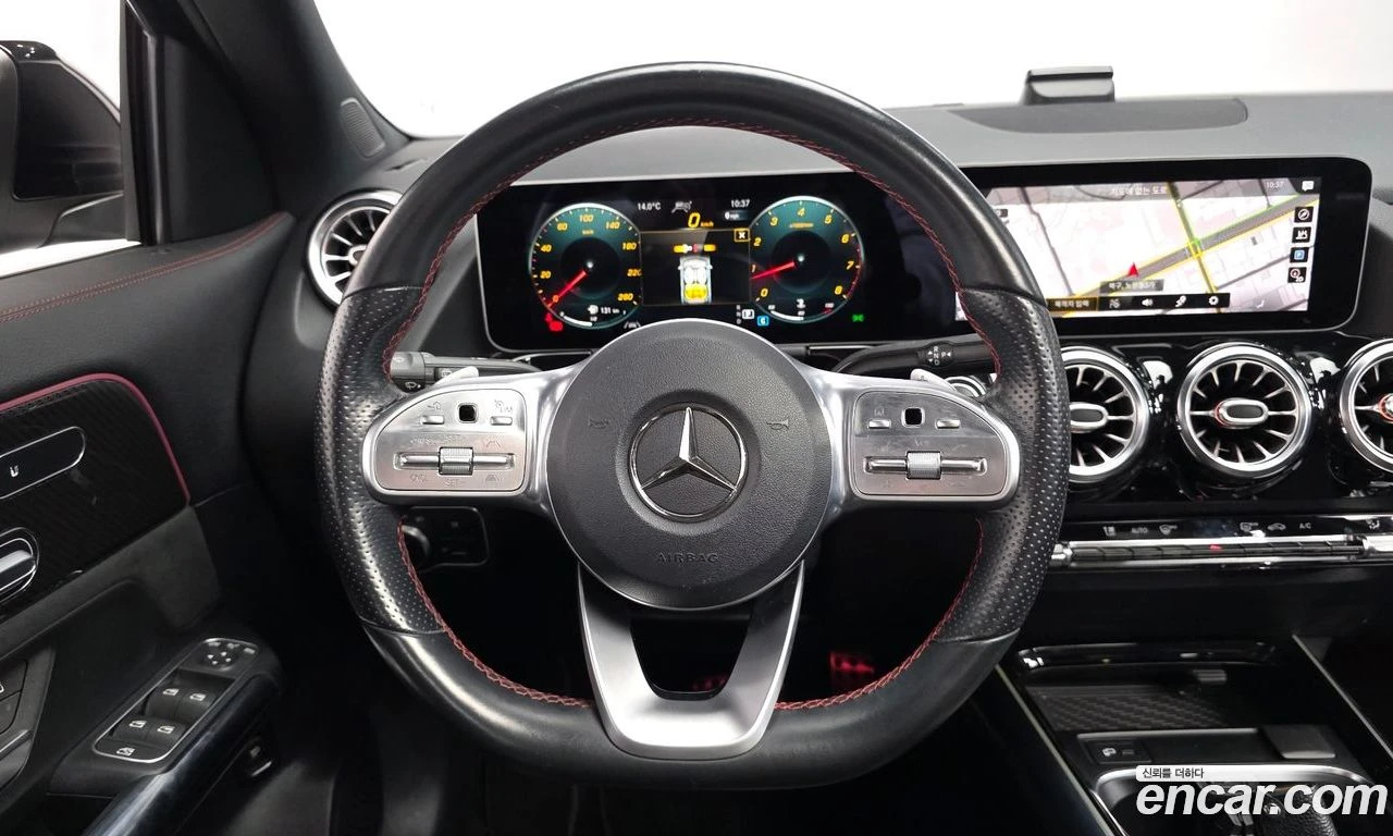 Mercedes-Benz GLA 250 * Подгрев* Панорама* Камера* М.Точка* , снимка 11 - Автомобили и джипове - 56062260