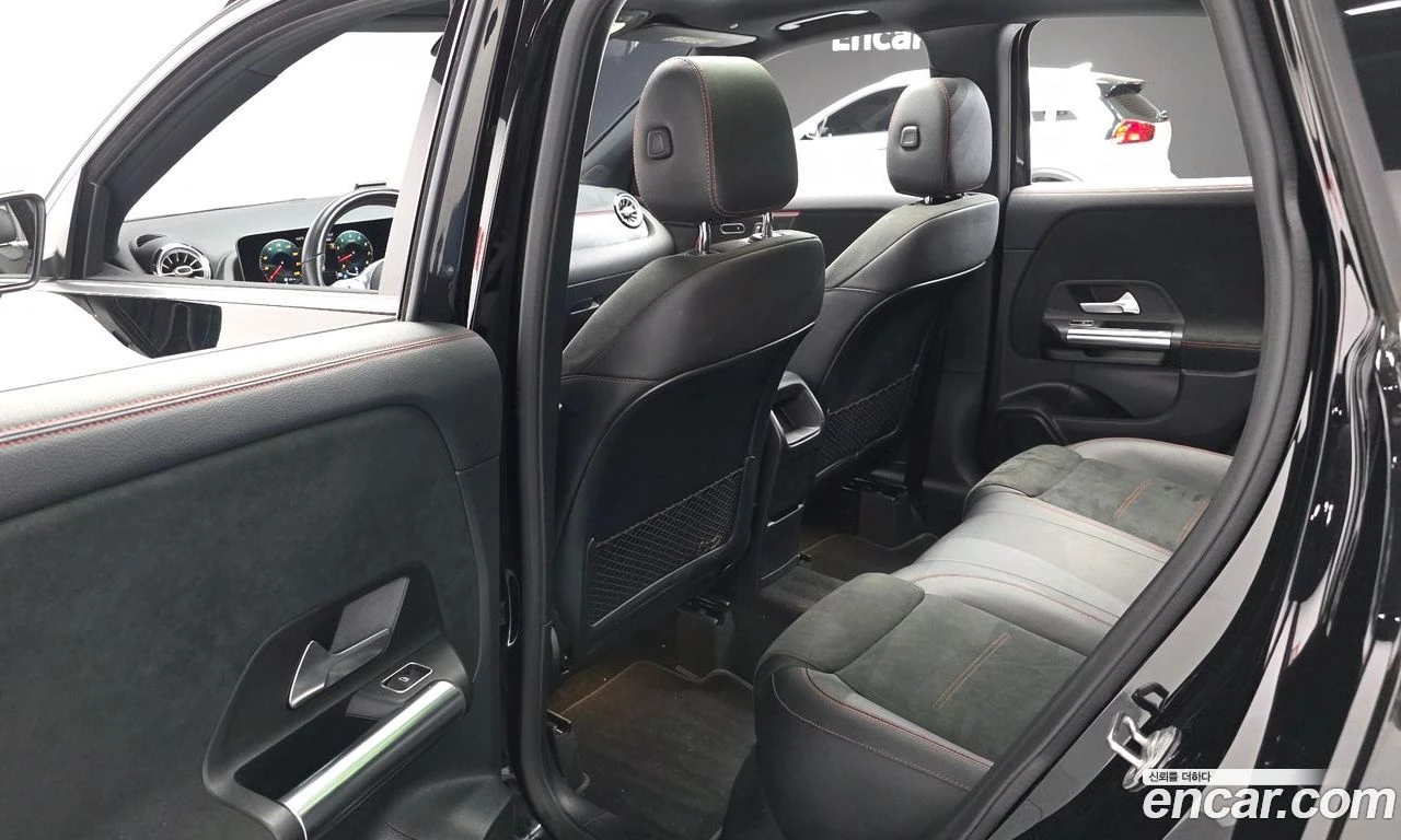 Mercedes-Benz GLA 250 * Подгрев* Панорама* Камера* М.Точка* , снимка 12 - Автомобили и джипове - 56062260