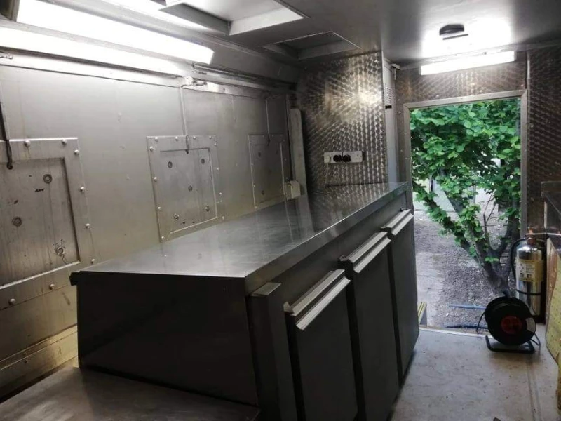 Iveco Daily кемпер, снимка 4 - Бусове и автобуси - 52427075