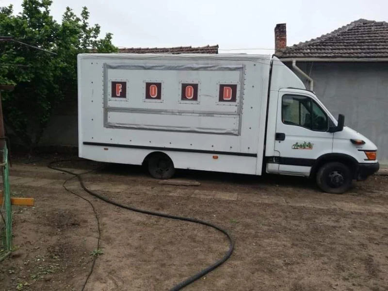 Iveco Daily кемпер, снимка 5 - Бусове и автобуси - 52427075