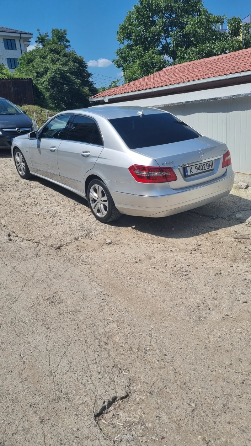 Mercedes-Benz E 220 Avantgarde, снимка 5 - Автомобили и джипове - 49015660