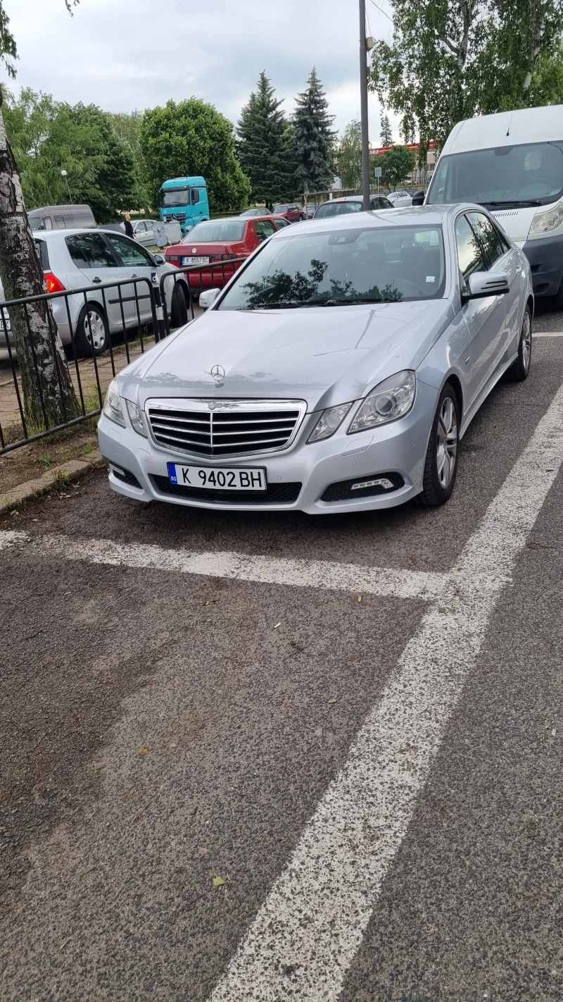 Mercedes-Benz E 220 Avantgarde, снимка 4 - Автомобили и джипове - 49015660