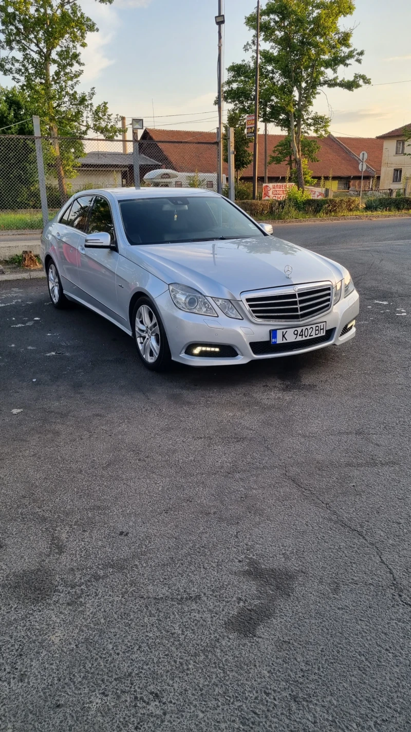 Mercedes-Benz E 220 Avantgarde, снимка 1 - Автомобили и джипове - 49015660