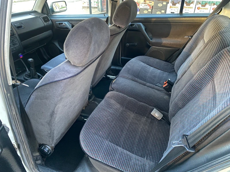 VW Golf 1.8 моно, снимка 11 - Автомобили и джипове - 53528228