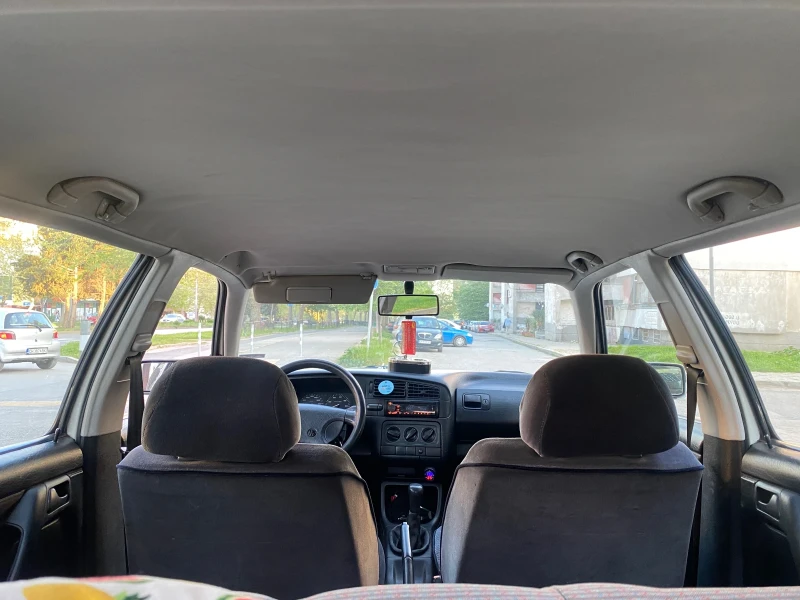 VW Golf 1.8 моно, снимка 13 - Автомобили и джипове - 53528228