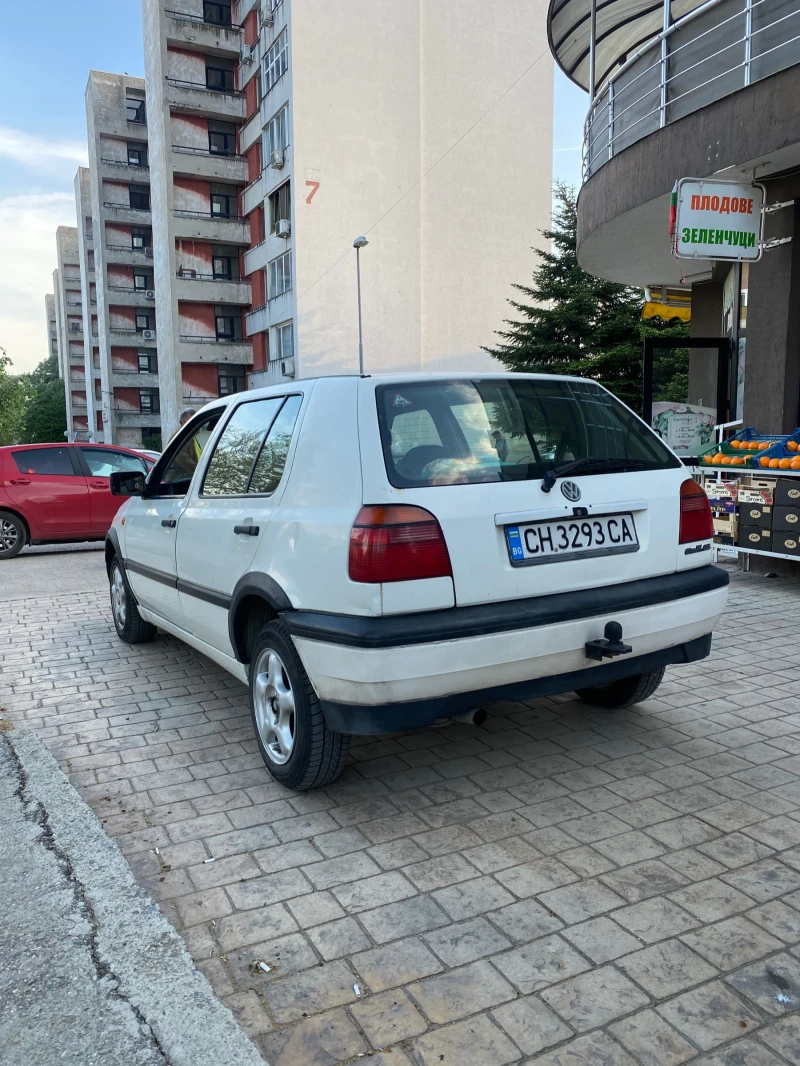 VW Golf 1.8 моно, снимка 4 - Автомобили и джипове - 53528228