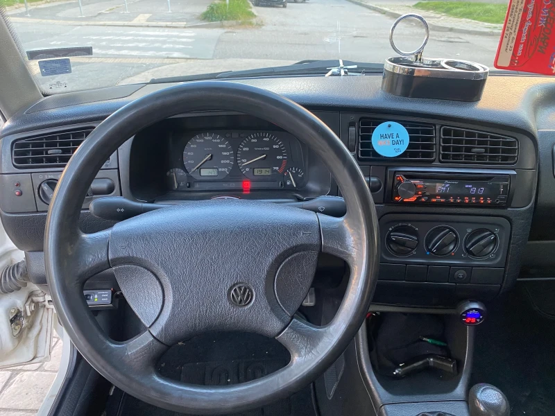 VW Golf 1.8 моно, снимка 10 - Автомобили и джипове - 53528228