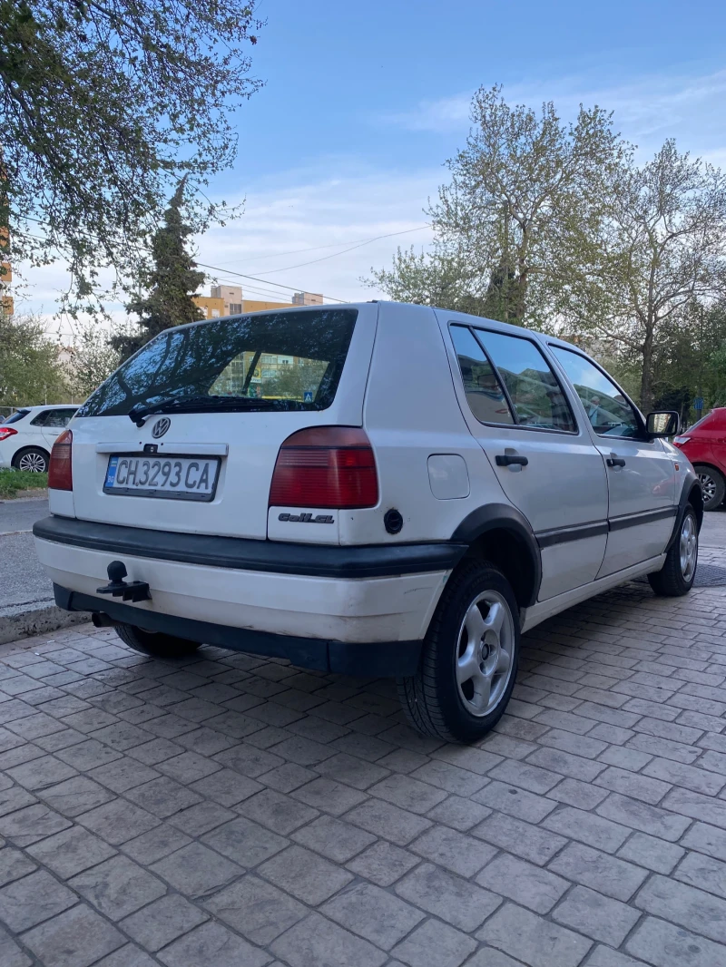 VW Golf 1.8 моно, снимка 3 - Автомобили и джипове - 53528228