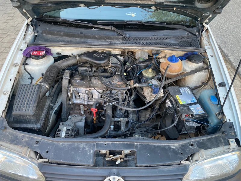 VW Golf 1.8 моно, снимка 14 - Автомобили и джипове - 53528228