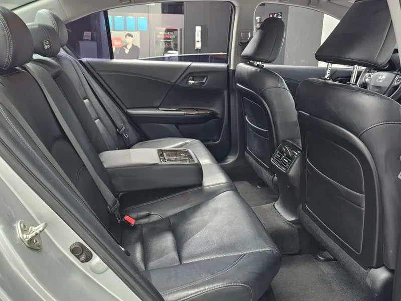 Honda Accord 2.4 Бензин, снимка 10 - Автомобили и джипове - 55568741