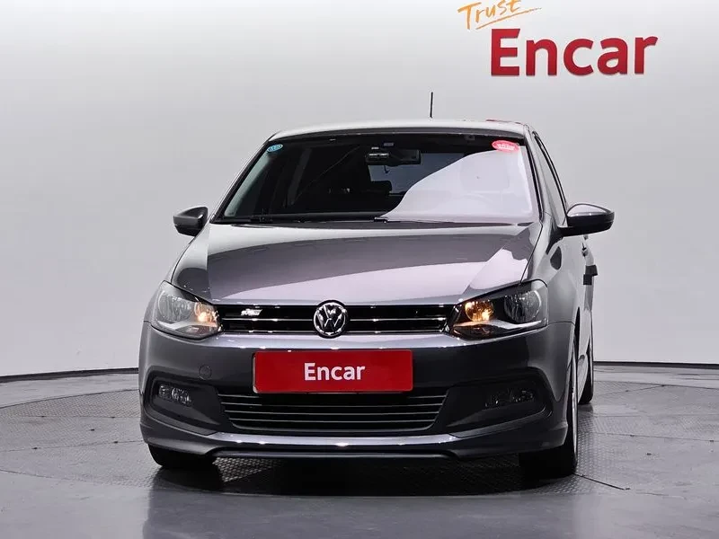 VW Polo 1.6 Tdi R-Line, снимка 3 - Автомобили и джипове - 56068517