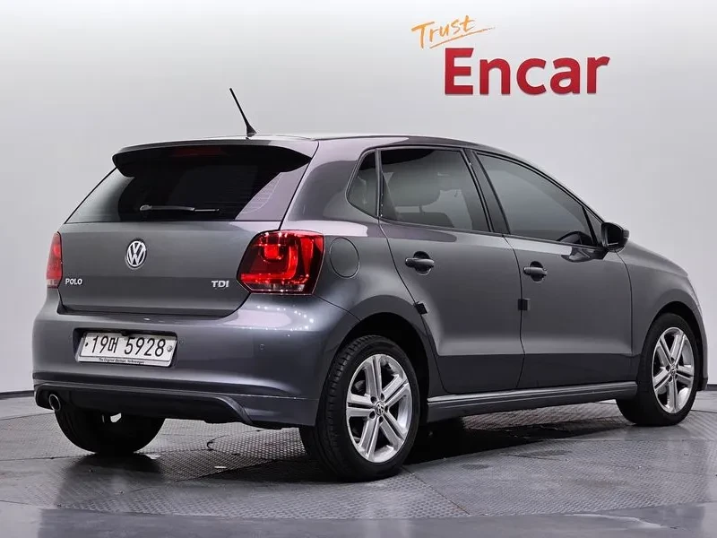 VW Polo 1.6 Tdi R-Line, снимка 2 - Автомобили и джипове - 56068517