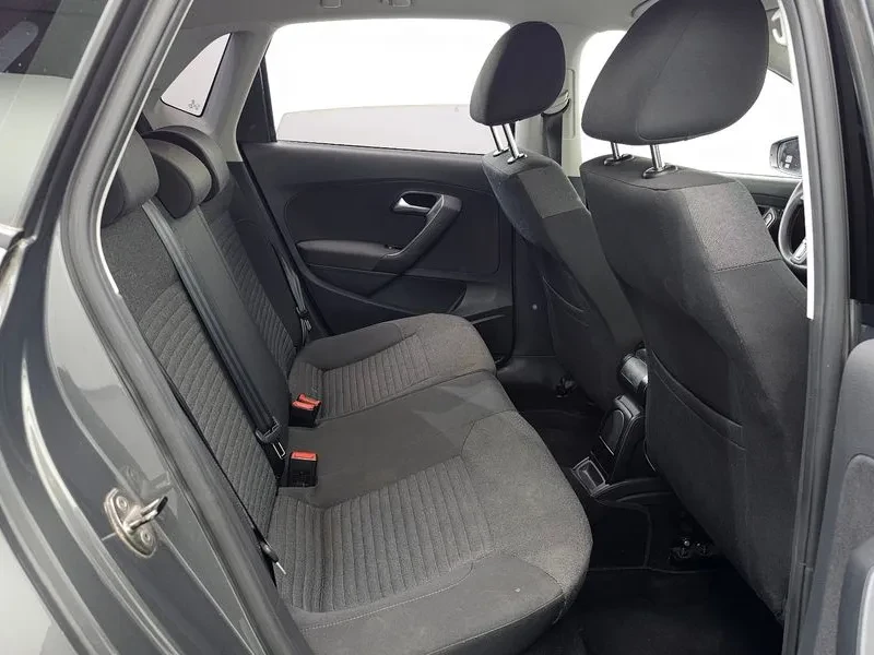 VW Polo 1.6 Tdi R-Line, снимка 12 - Автомобили и джипове - 56068517