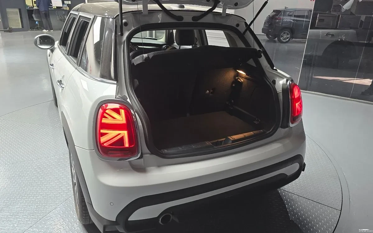 Mini Cooper 1.5L TwinTurbo / Navi / Camera / Carfax, снимка 16 - Автомобили и джипове - 54653280