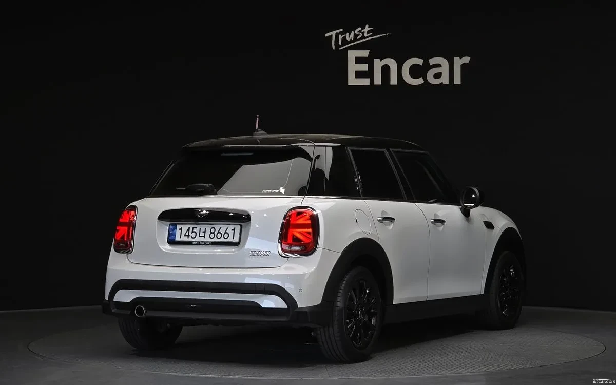 Mini Cooper 1.5L TwinTurbo / Navi / Camera / Carfax, снимка 2 - Автомобили и джипове - 54653280