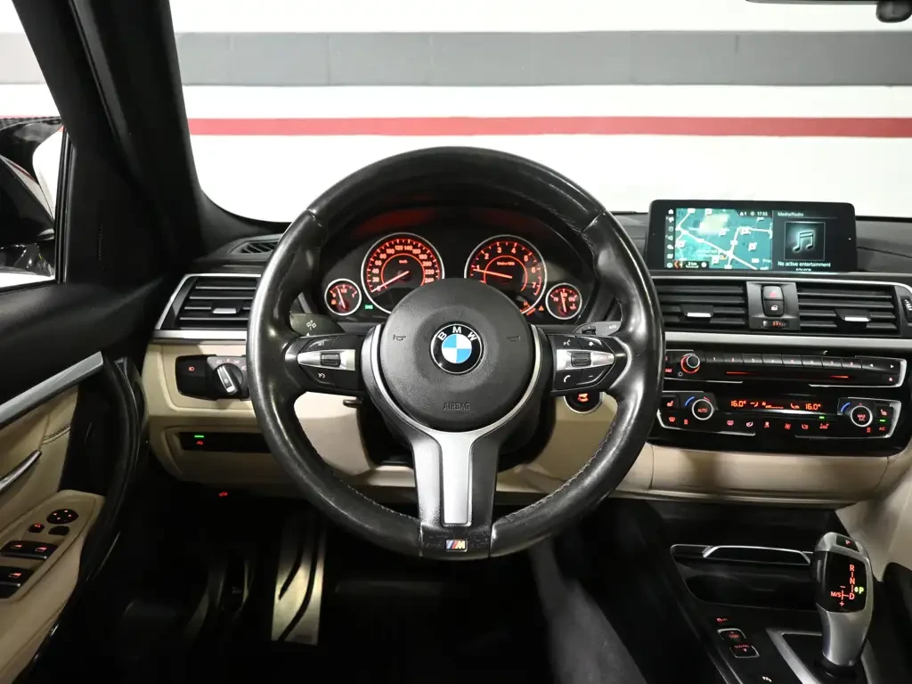 BMW 330 X Drive * Full extras* Цена до България, снимка 12 - Автомобили и джипове - 55665312