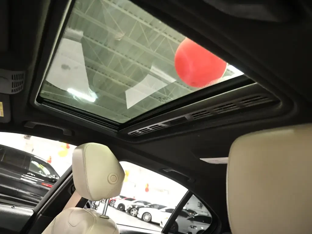 BMW 330 X Drive * Full extras* Цена до България, снимка 13 - Автомобили и джипове - 55665312