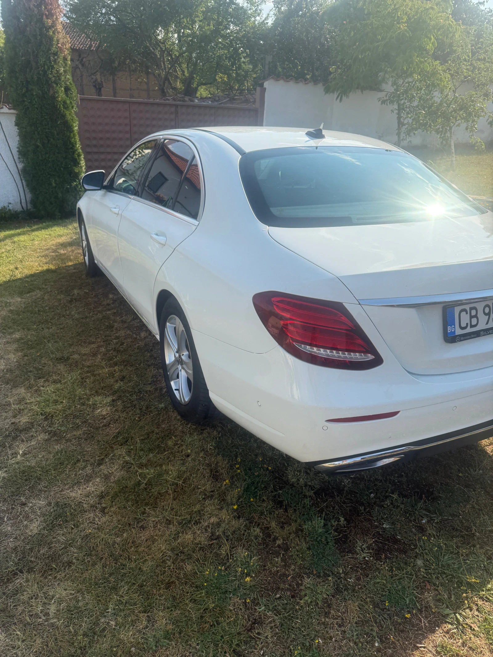 Mercedes-Benz E 220, снимка 5 - Автомобили и джипове - 55826922