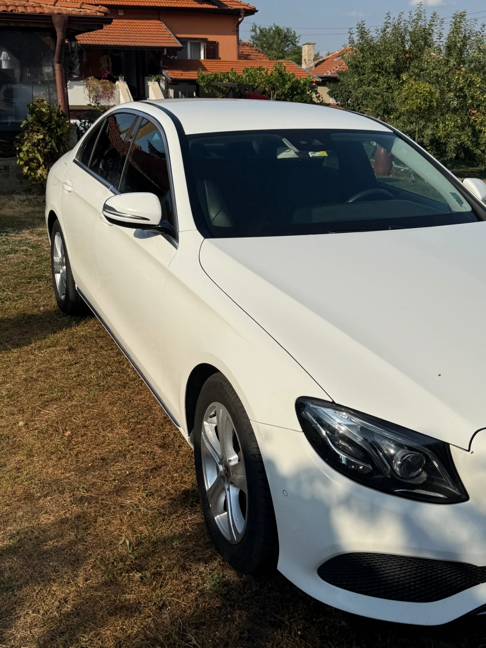 Mercedes-Benz E 220, снимка 3 - Автомобили и джипове - 55826922