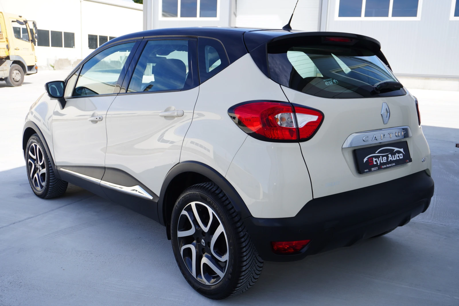 Renault Captur 1.5dCi ENERGY= АВТОМАТИК= DUAL TONE, снимка 3 - Автомобили и джипове - 56080832