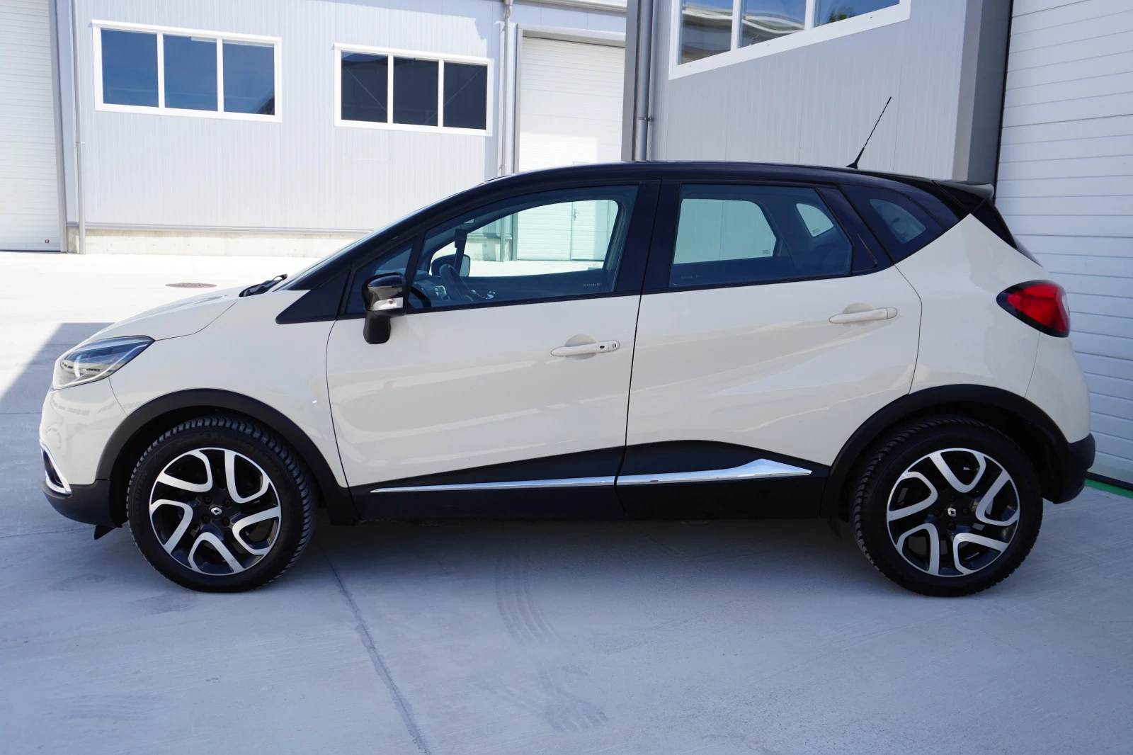 Renault Captur 1.5dCi ENERGY= АВТОМАТИК= DUAL TONE, снимка 2 - Автомобили и джипове - 56080832
