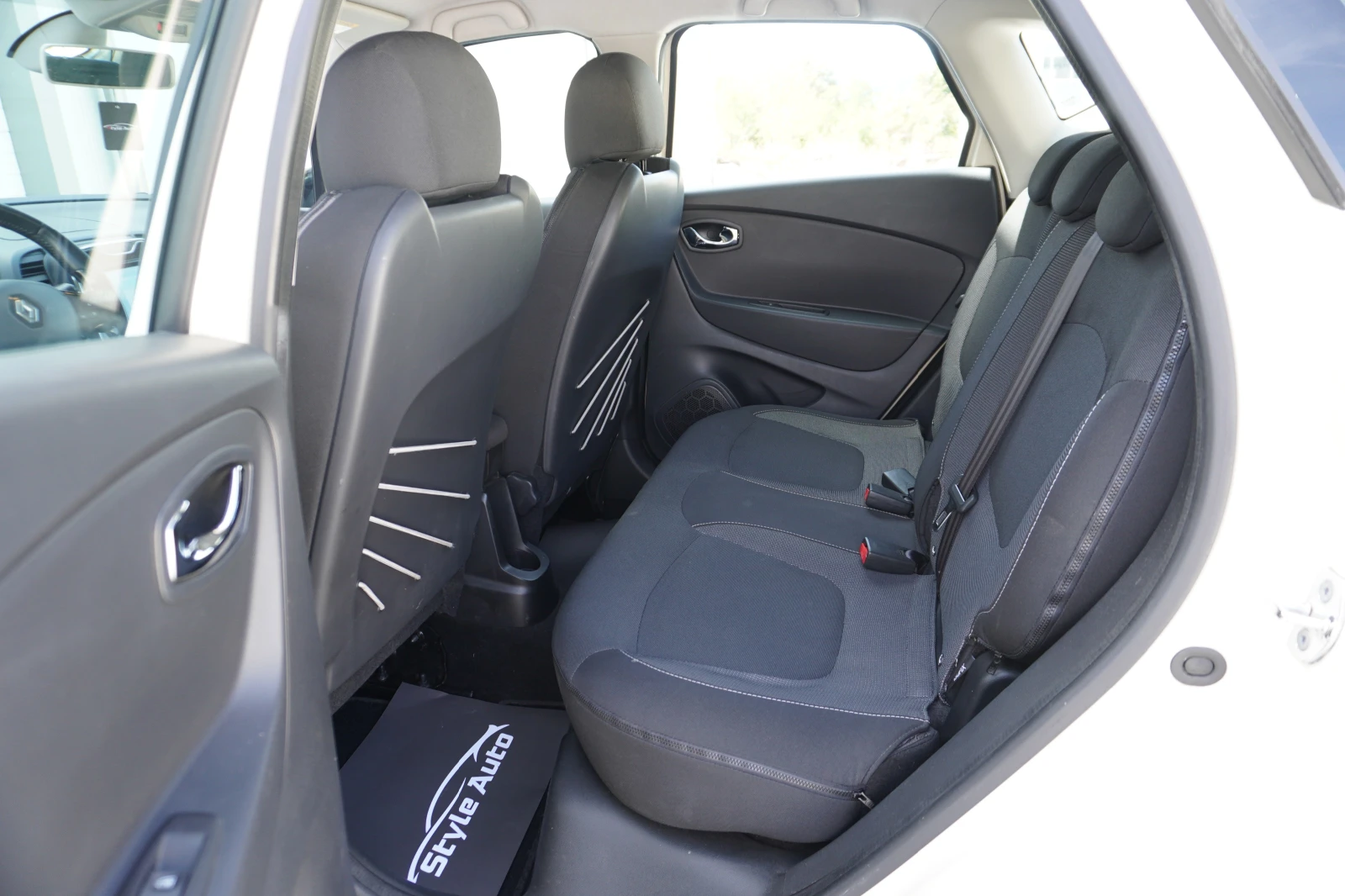 Renault Captur 1.5dCi ENERGY= АВТОМАТИК= DUAL TONE, снимка 11 - Автомобили и джипове - 56080832