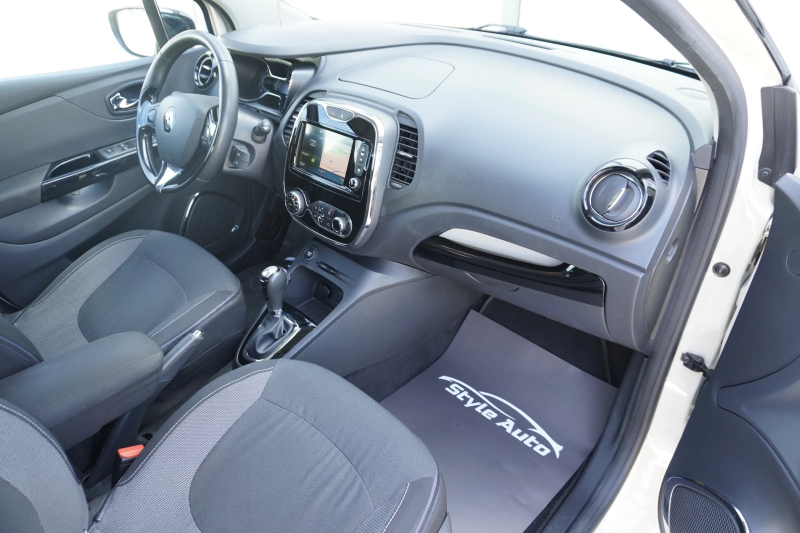 Renault Captur 1.5dCi ENERGY= АВТОМАТИК= DUAL TONE, снимка 12 - Автомобили и джипове - 56080832