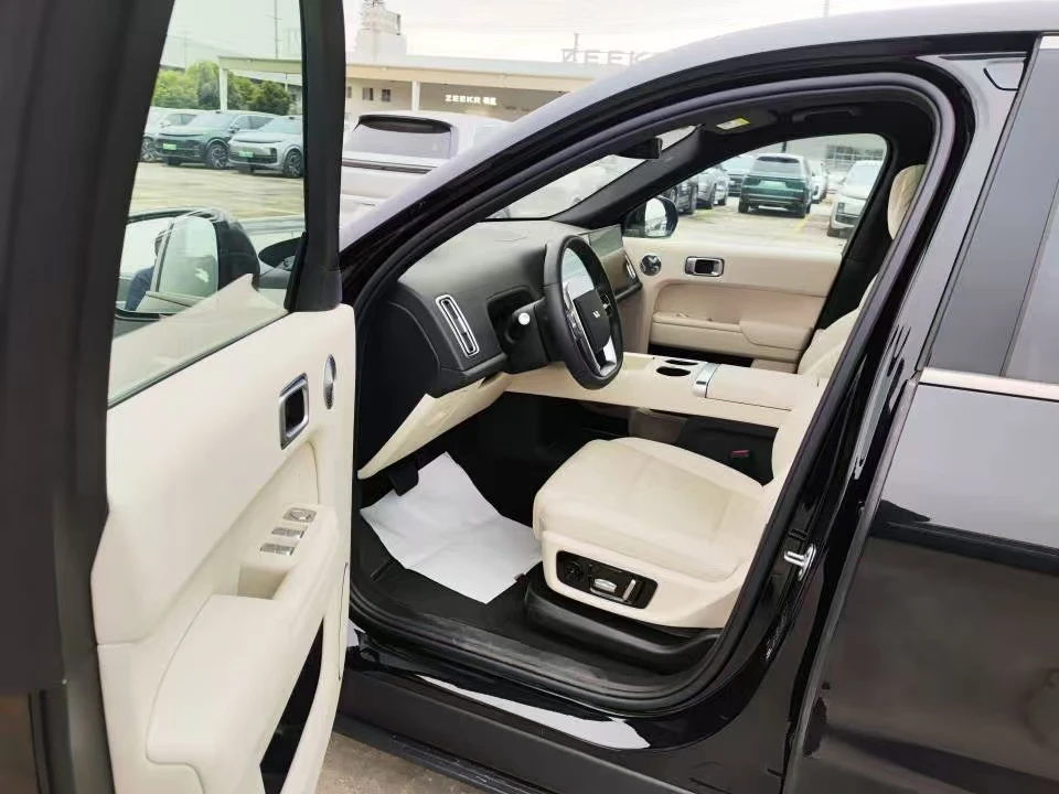 Li Auto L9  LI AUTO L9 ULTRA | 2025 | 449 �.�. | AWD 4X4 | FU | Mobile.bg � ����������� 4