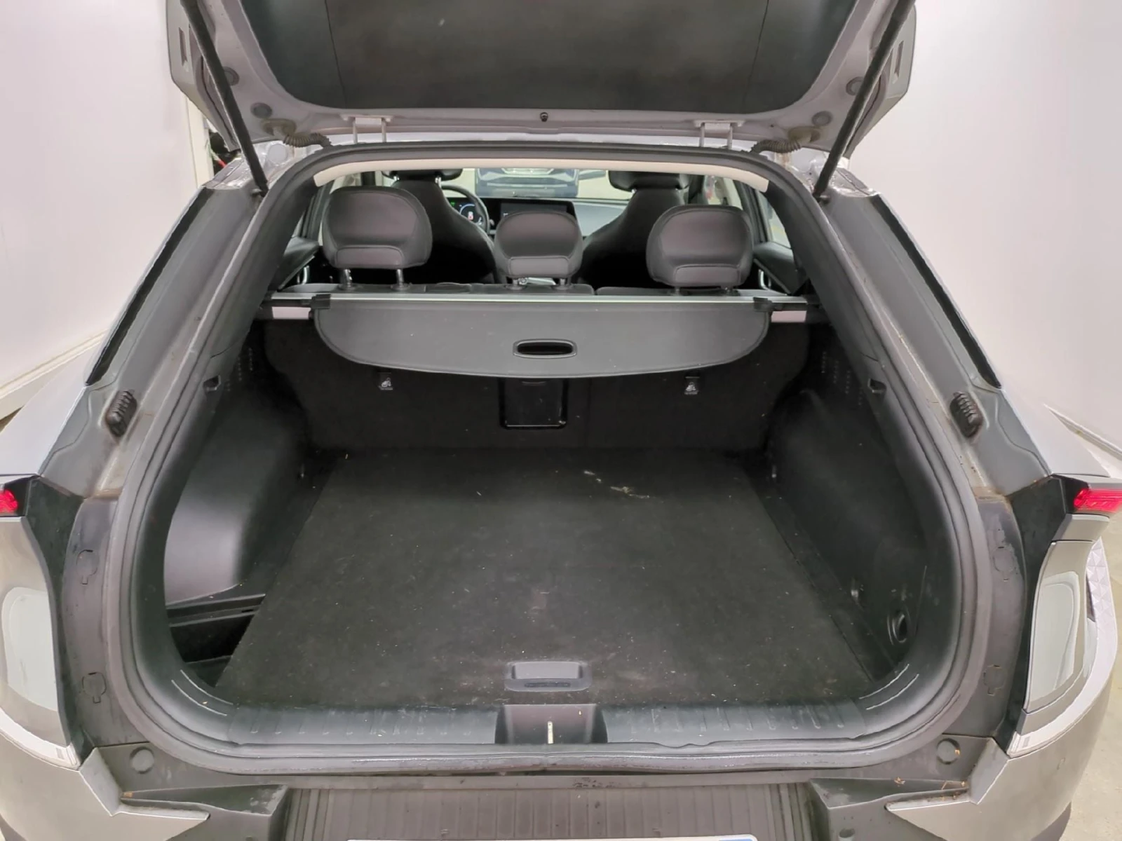 Kia EV6 Active 77kWh Leather LED Navi 100%SoH, снимка 13 - Автомобили и джипове - 56620923