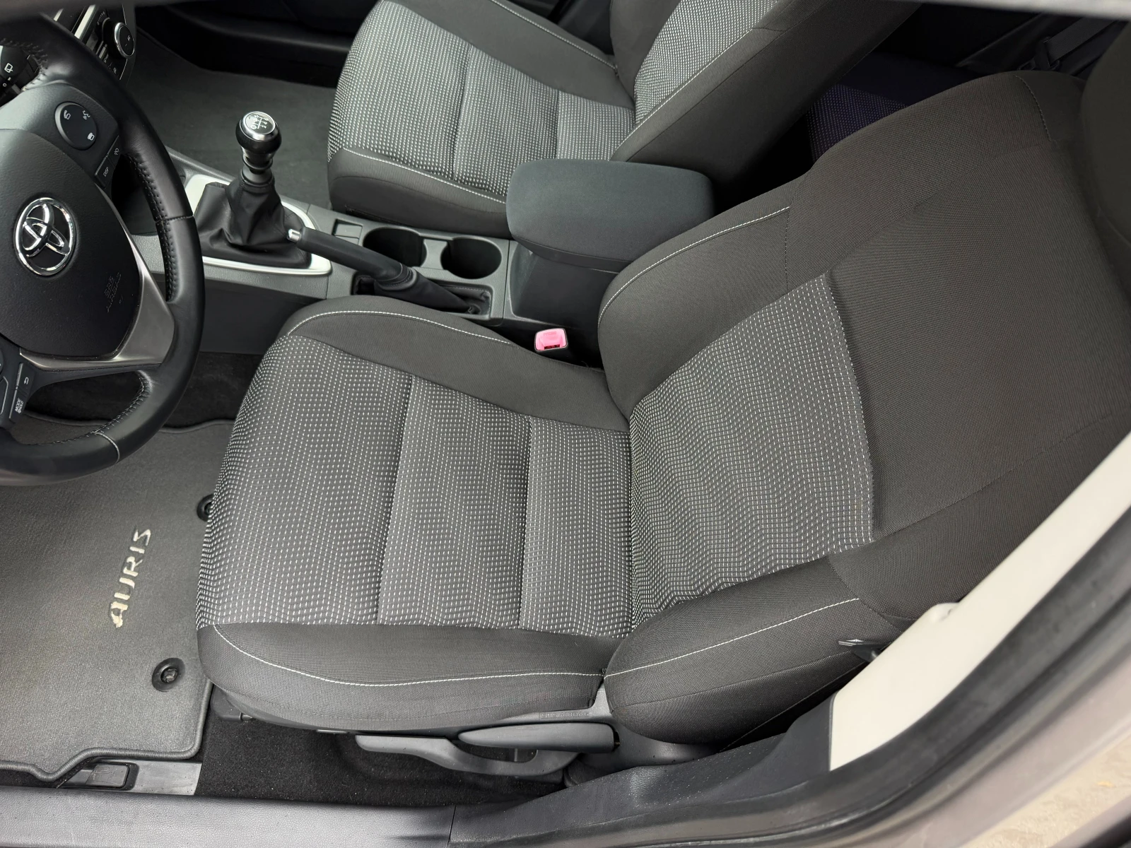 Toyota Auris 1.6i* 54000km* ����� �������� ������� � ������ | Mobile.bg � ����������� 8