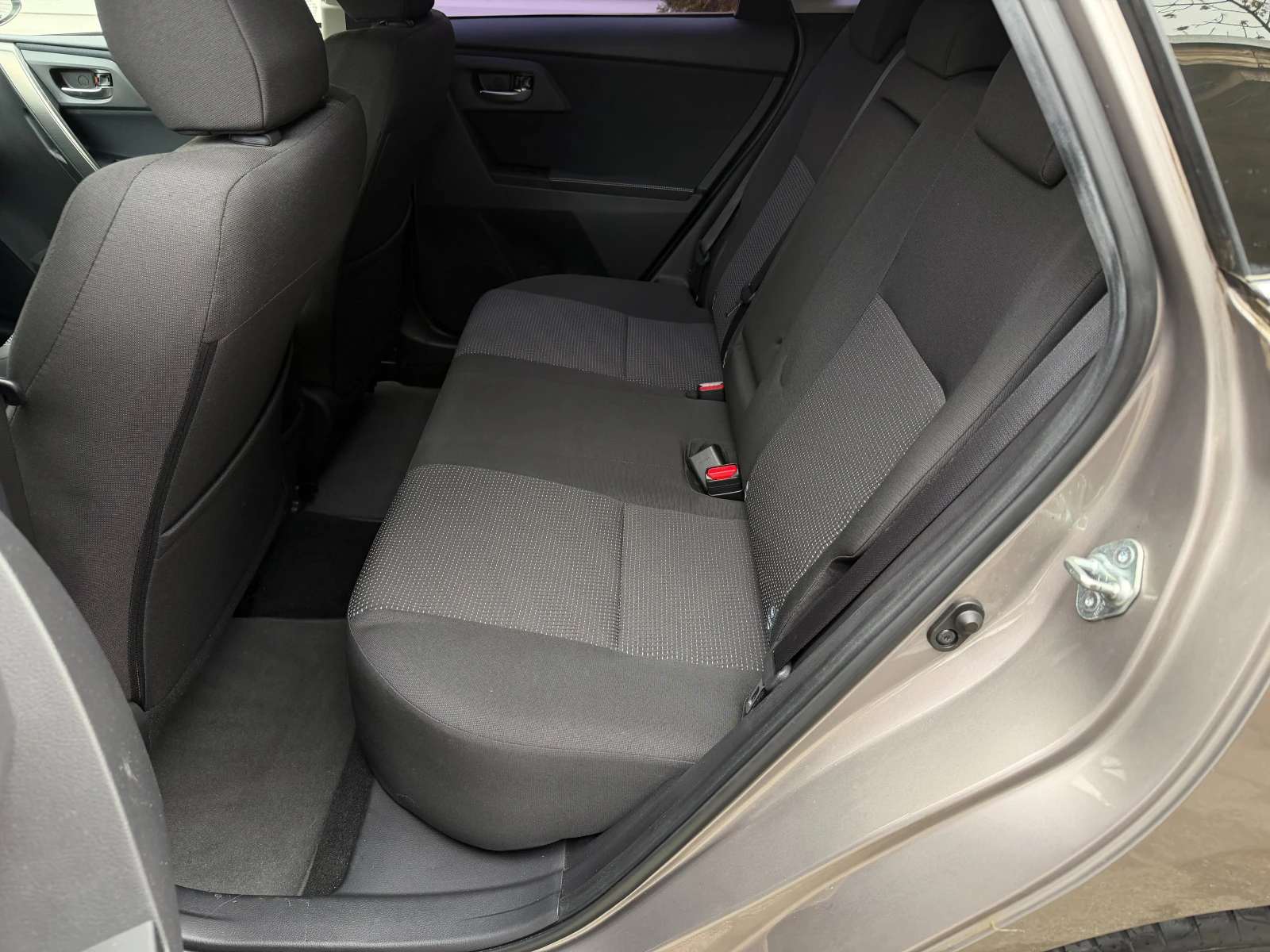 Toyota Auris 1.6i* 54000km* ����� �������� ������� � ������ | Mobile.bg � ����������� 9