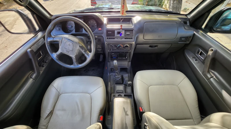 Mitsubishi Pajero, снимка 13 - Автомобили и джипове - 47591298