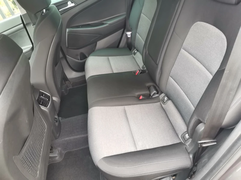 Hyundai Tucson 1.6 CRDI, снимка 12 - Автомобили и джипове - 52947011
