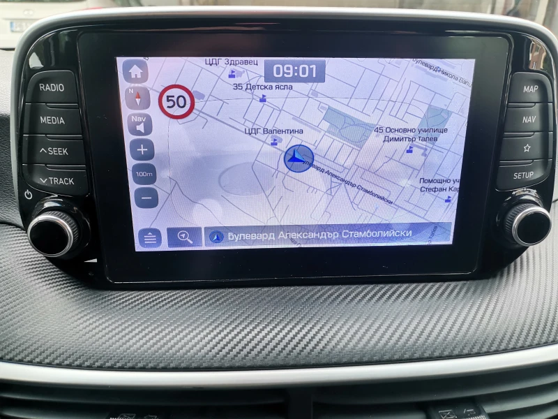 Hyundai Tucson 1.6 CRDI, снимка 16 - Автомобили и джипове - 52947011