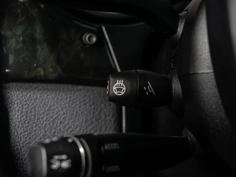 Mercedes-Benz GL 550 4MATIC* AMG PKG* PANO* 360 CAMERA* 7 SEATER, снимка 11 - Автомобили и джипове - 53342696