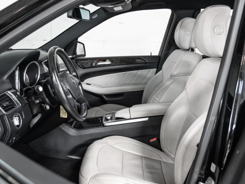 Mercedes-Benz GL 550 4MATIC* AMG PKG* PANO* 360 CAMERA* 7 SEATER, снимка 7 - Автомобили и джипове - 53342696