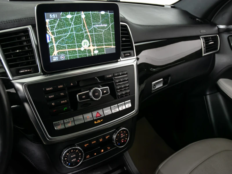 Mercedes-Benz GL 550 4MATIC* AMG PKG* PANO* 360 CAMERA* 7 SEATER, снимка 9 - Автомобили и джипове - 53342696