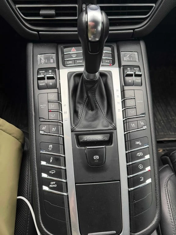Porsche Macan * GTS * CARFAX * БЕЗ ПЪРВОНАЧАЛНА ВНОСКА, снимка 9 - Автомобили и джипове - 52950379